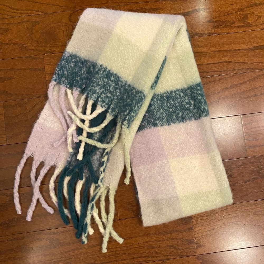 New Steve Madden Scarf